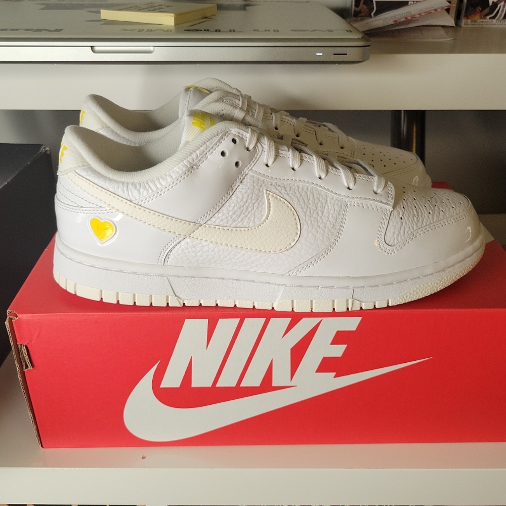 Nike Dunk Low Valentine’s Day yellow heart womens size 10